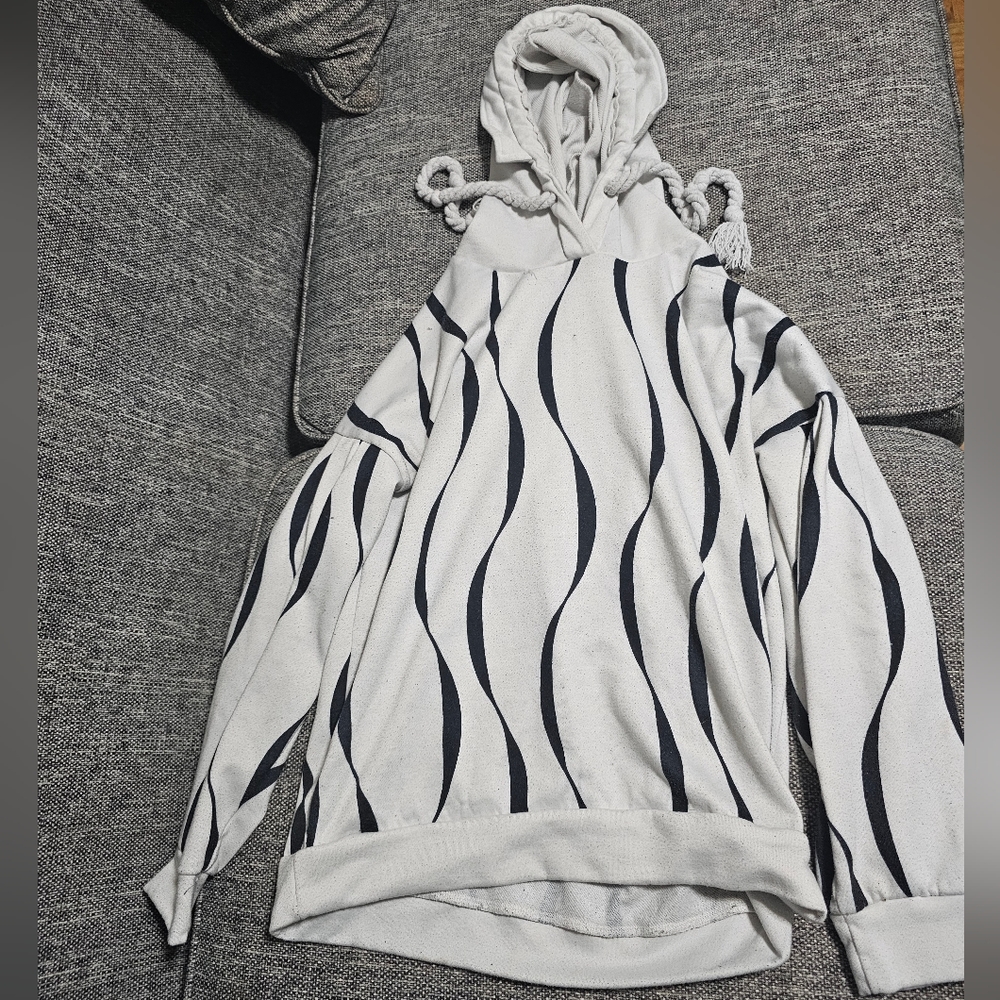 S/M black/white hoodie